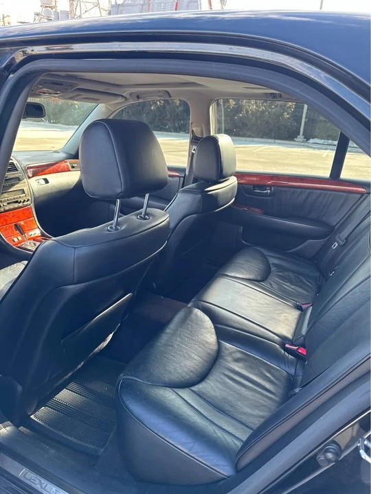 2004 Lexus LS 3rd Gen - Image 11 of 19