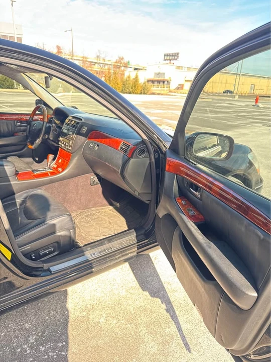 2004 Lexus LS 3rd Gen - Image 13 of 19