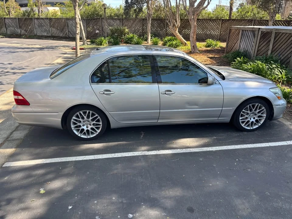 2004 Lexus LS 3rd Gen - Image 11 of 11