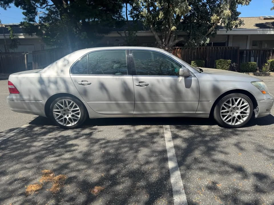 2004 Lexus LS 3rd Gen - Image 4 of 11