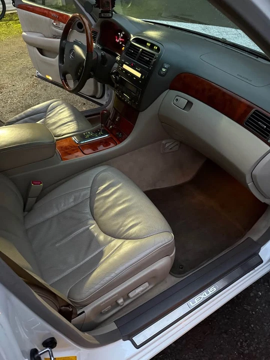 2004 Lexus LS 3rd Gen - Image 12 of 15
