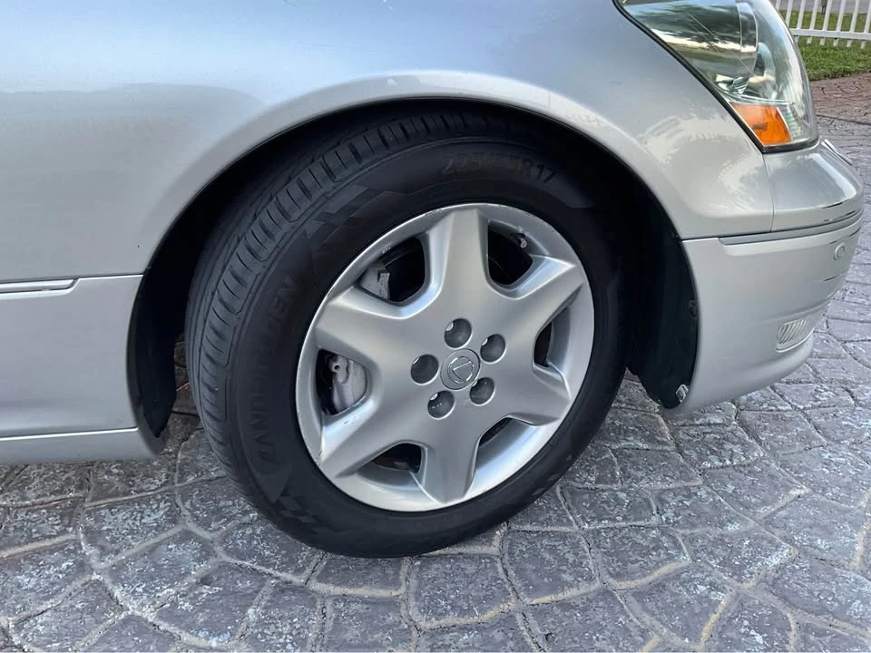 2004 Lexus LS 3rd Gen - Image 11 of 13