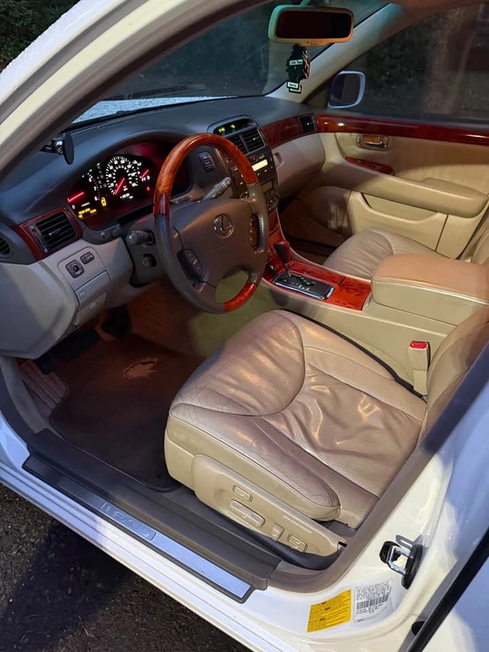 2004 Lexus LS 3rd Gen - Image 13 of 15