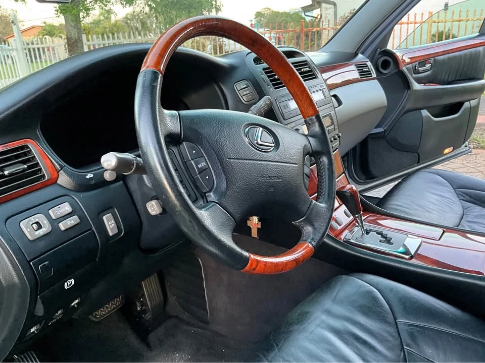 2004 Lexus LS 3rd Gen - Image 4 of 13