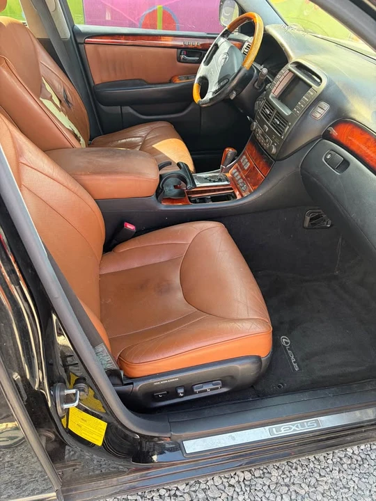 2004 Lexus LS 3rd Gen - Image 5 of 13