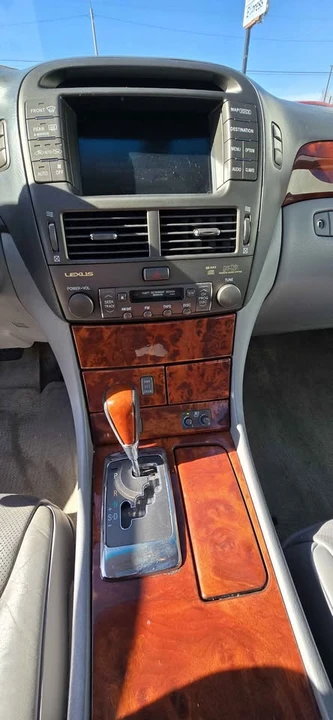 2004 Lexus LS 3rd Gen - Image 14 of 18
