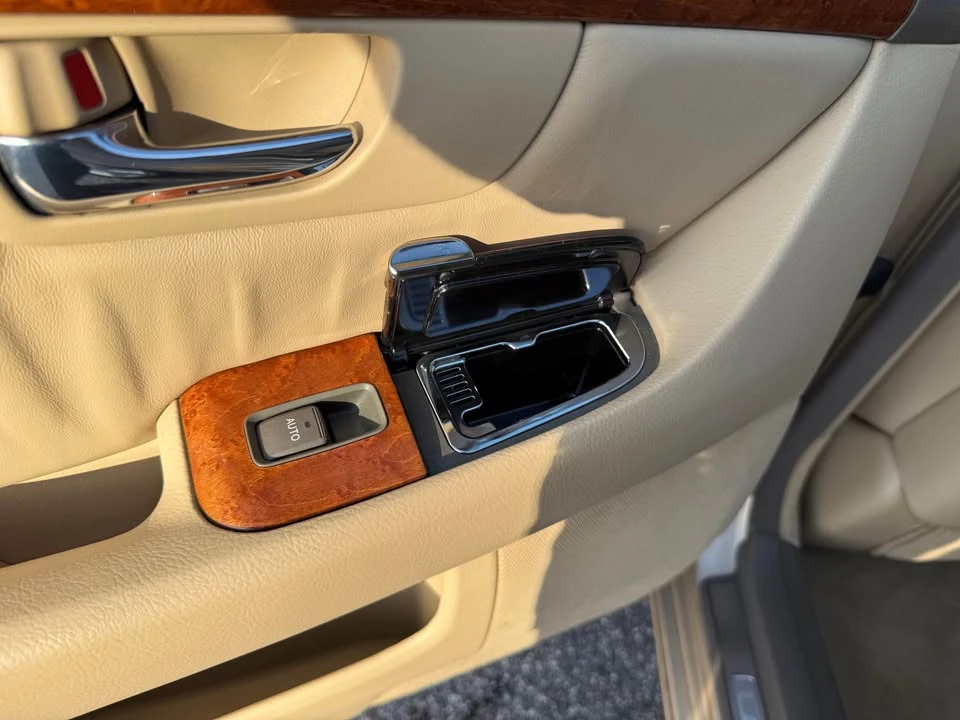 2004 Lexus LS 3rd Gen - Image 18 of 19