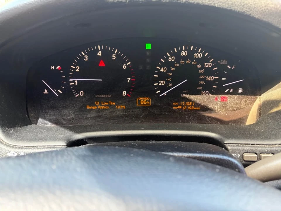 2004 Lexus LS 3rd Gen - Image 11 of 13
