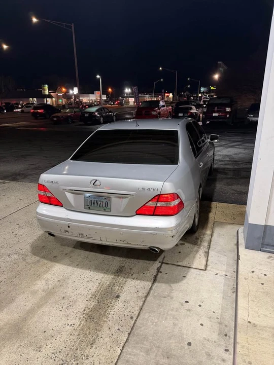 2004 Lexus LS 3rd Gen - Image 2 of 10