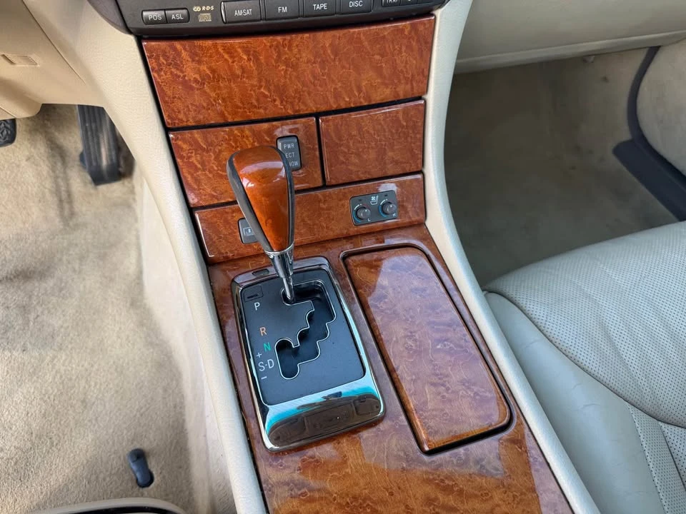 2004 Lexus LS 3rd Gen - Image 16 of 19