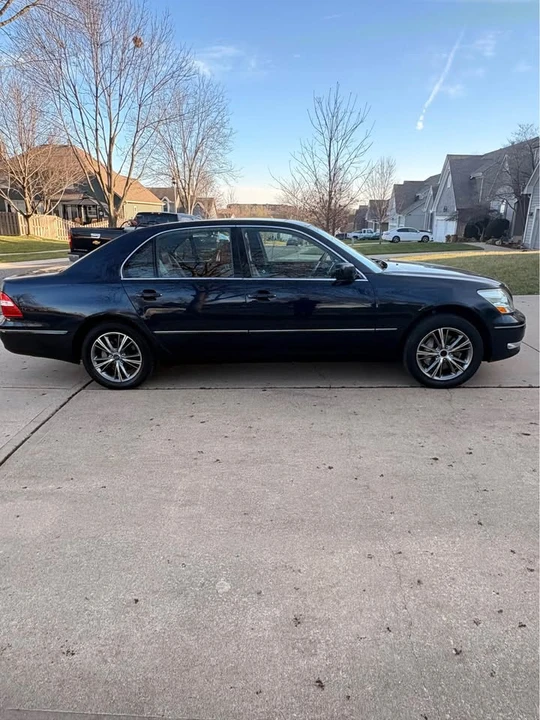 2004 Lexus LS 3rd Gen - Image 7 of 15