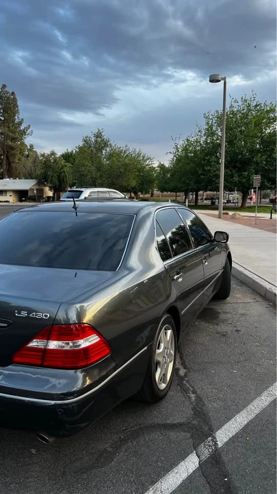 2004 Lexus LS 3rd Gen - Image 5 of 8