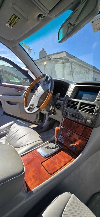 2004 Lexus LS 3rd Gen - Image 7 of 18