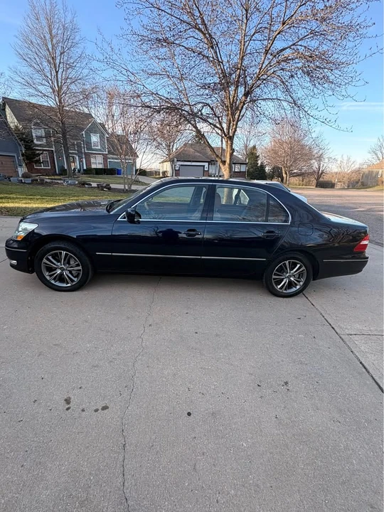 2004 Lexus LS 3rd Gen - Image 8 of 15