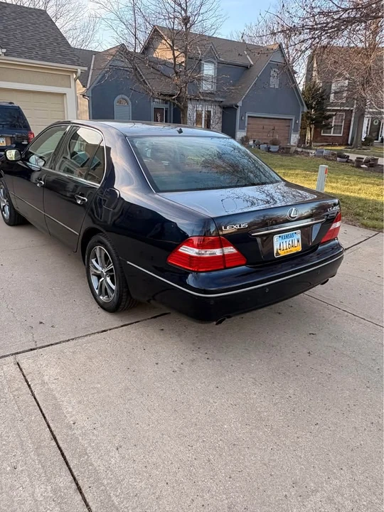 2004 Lexus LS 3rd Gen - Image 5 of 15
