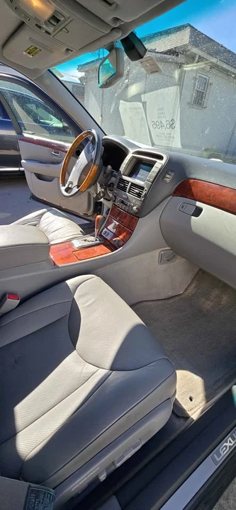 2004 Lexus LS 3rd Gen - Image 9 of 18
