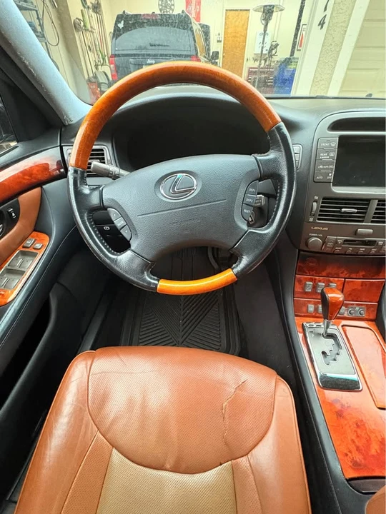2004 Lexus LS 3rd Gen - Image 13 of 15