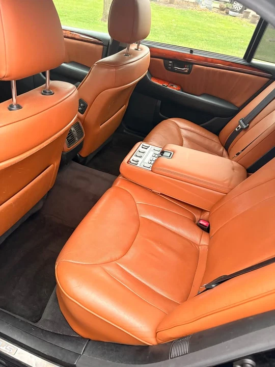 2004 Lexus LS 3rd Gen - Image 10 of 15