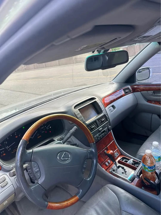2004 Lexus LS 3rd Gen - Image 9 of 11
