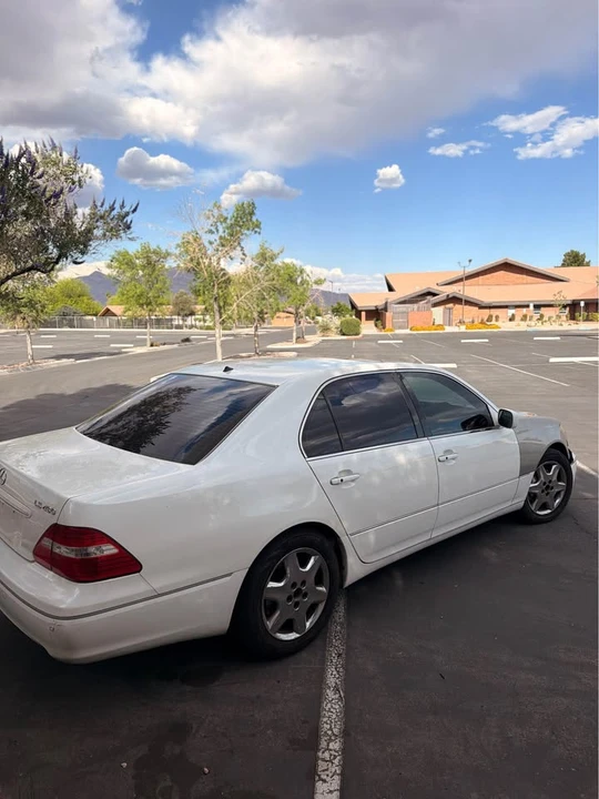 2004 Lexus LS 3rd Gen - Image 5 of 13