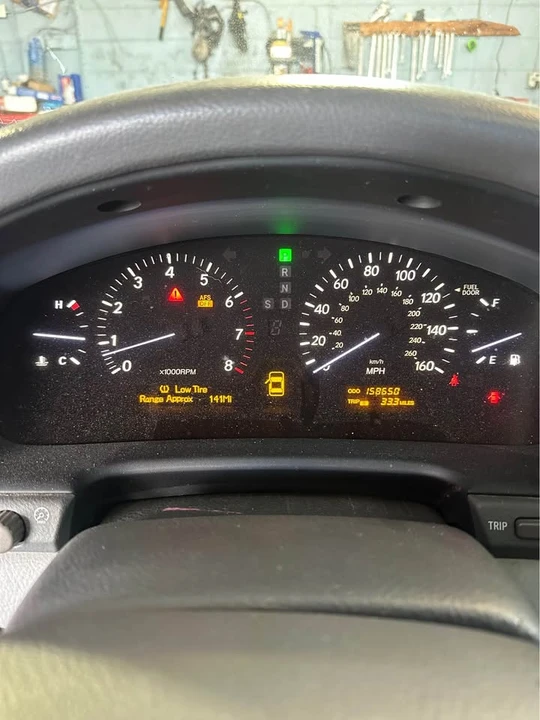 2004 Lexus LS 3rd Gen - Image 10 of 11