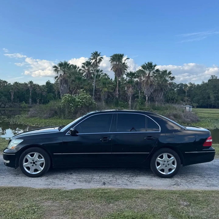 2004 Lexus LS 3rd Gen - Image 3 of 14