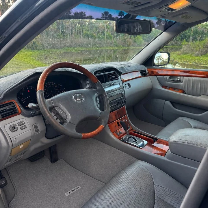 2004 Lexus LS 3rd Gen - Image 9 of 14