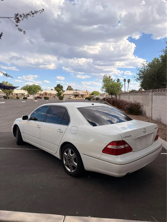 2004 Lexus LS 3rd Gen - Image 7 of 13