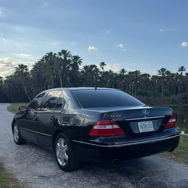 2004 Lexus LS 3rd Gen - Image 5 of 14