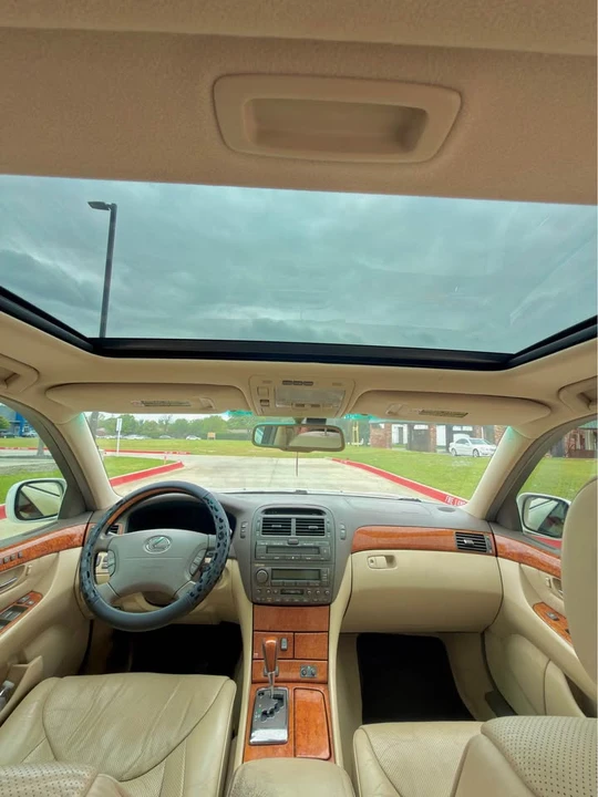 2004 Lexus LS 3rd Gen - Image 10 of 20