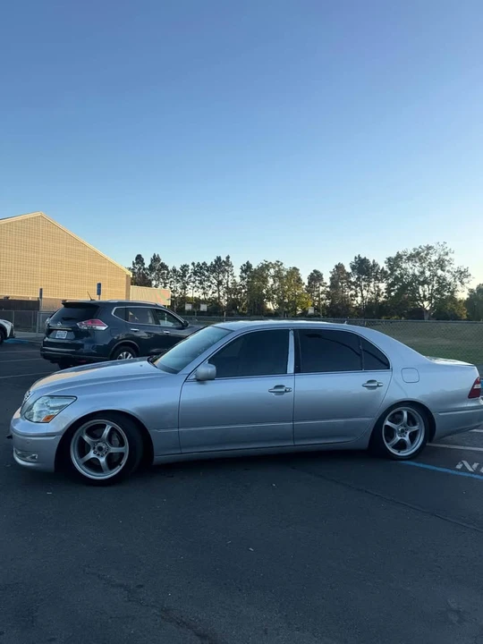2004 Lexus LS 3rd Gen - Image 2 of 14