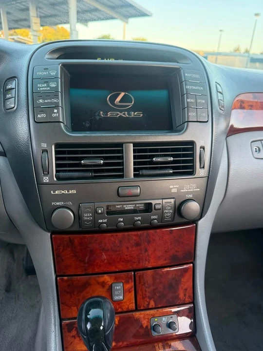 2004 Lexus LS 3rd Gen - Image 11 of 14