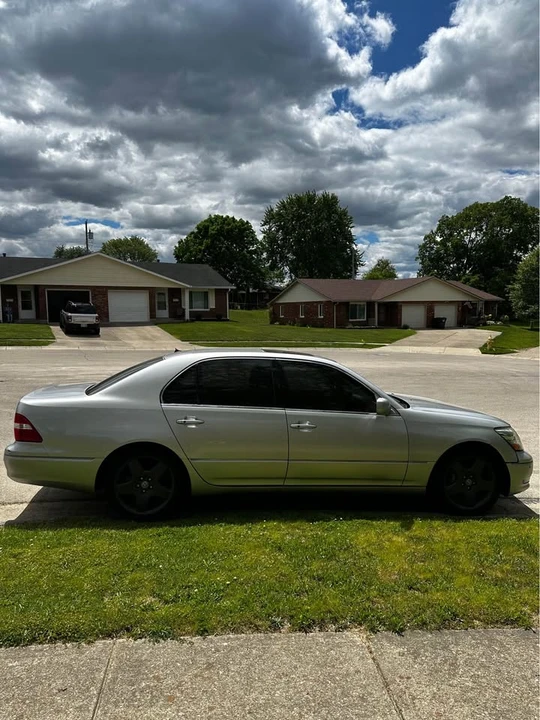 2004 Lexus LS 3rd Gen - Image 5 of 12
