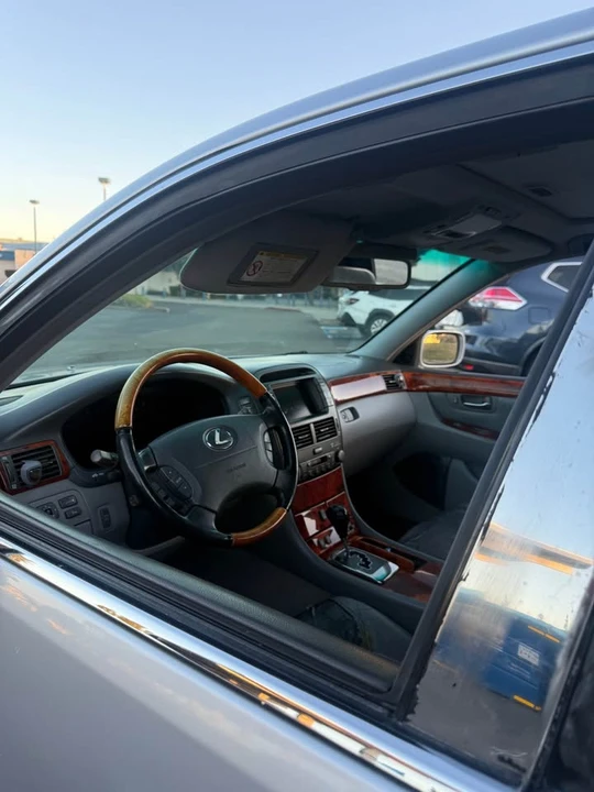 2004 Lexus LS 3rd Gen - Image 8 of 14