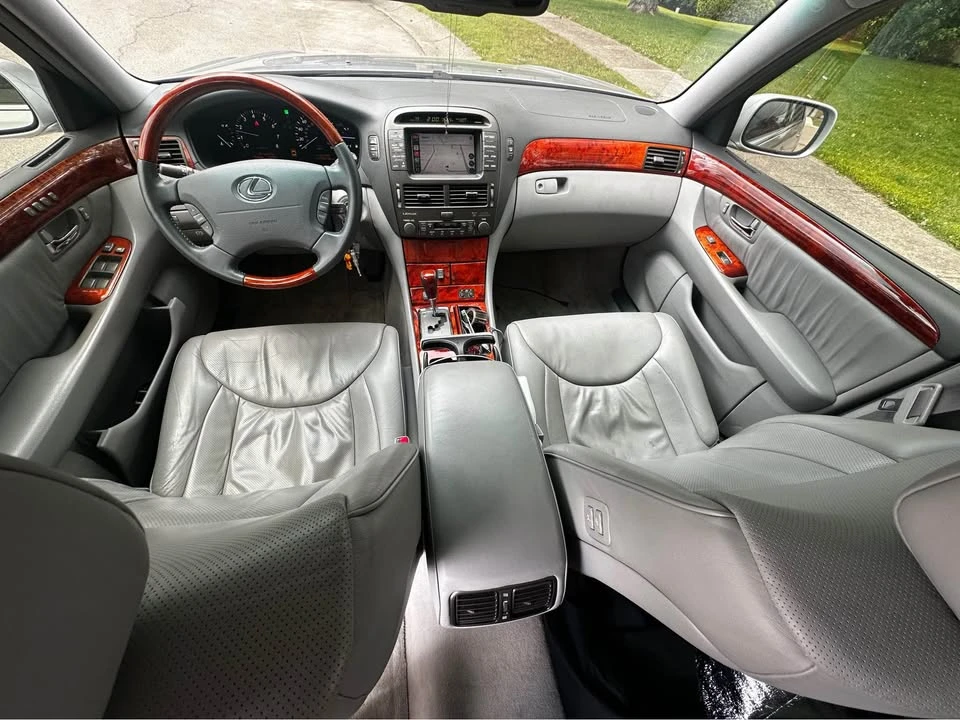2004 Lexus LS 3rd Gen - Image 11 of 12