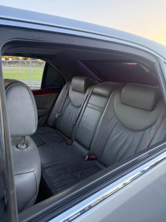 2004 Lexus LS 3rd Gen - Image 9 of 14