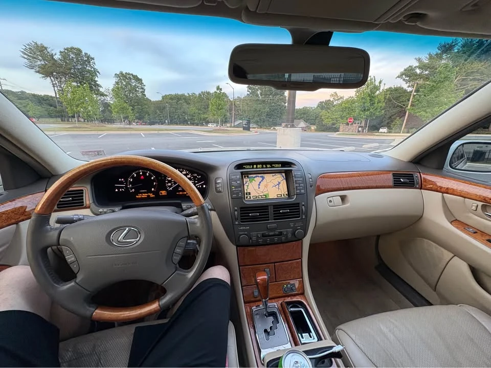 2004 Lexus LS 3rd Gen - Image 9 of 20