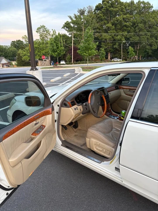 2004 Lexus LS 3rd Gen - Image 7 of 20