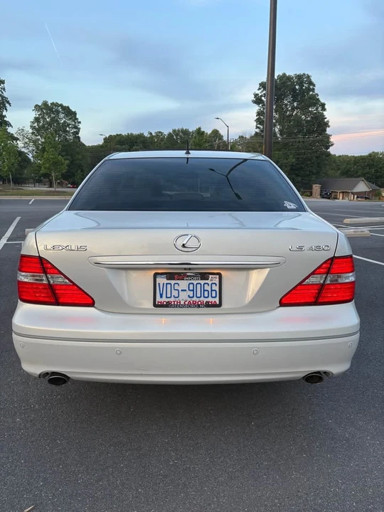 2004 Lexus LS 3rd Gen - Image 5 of 20