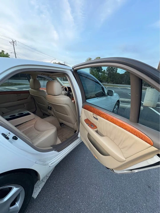2004 Lexus LS 3rd Gen - Image 13 of 20