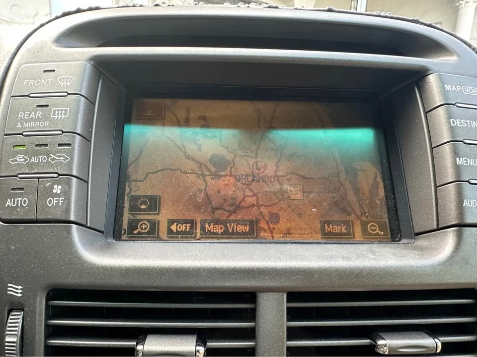 2004 Lexus LS 3rd Gen - Image 16 of 19