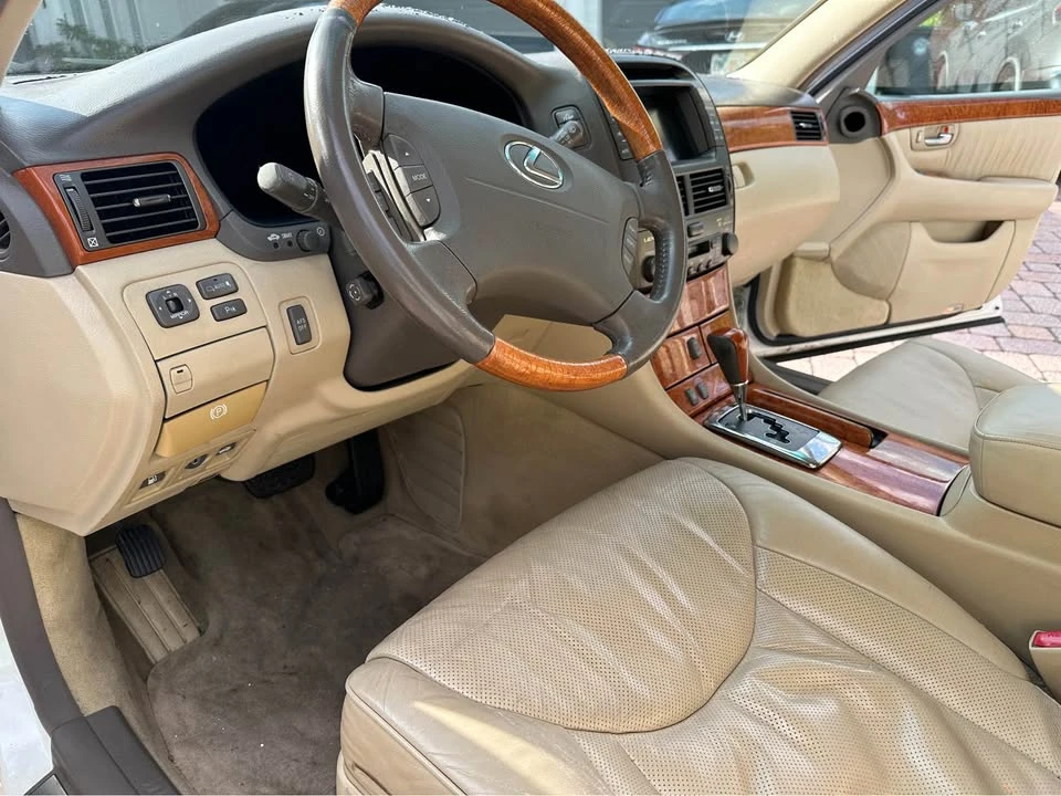 2004 Lexus LS 3rd Gen - Image 11 of 19
