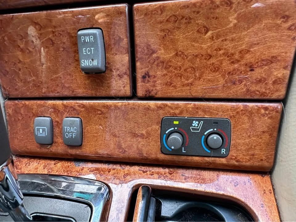2004 Lexus LS 3rd Gen - Image 18 of 19