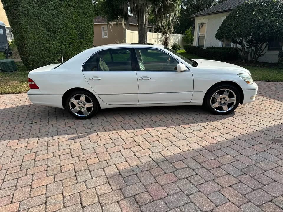 2004 Lexus LS 3rd Gen - Image 5 of 19