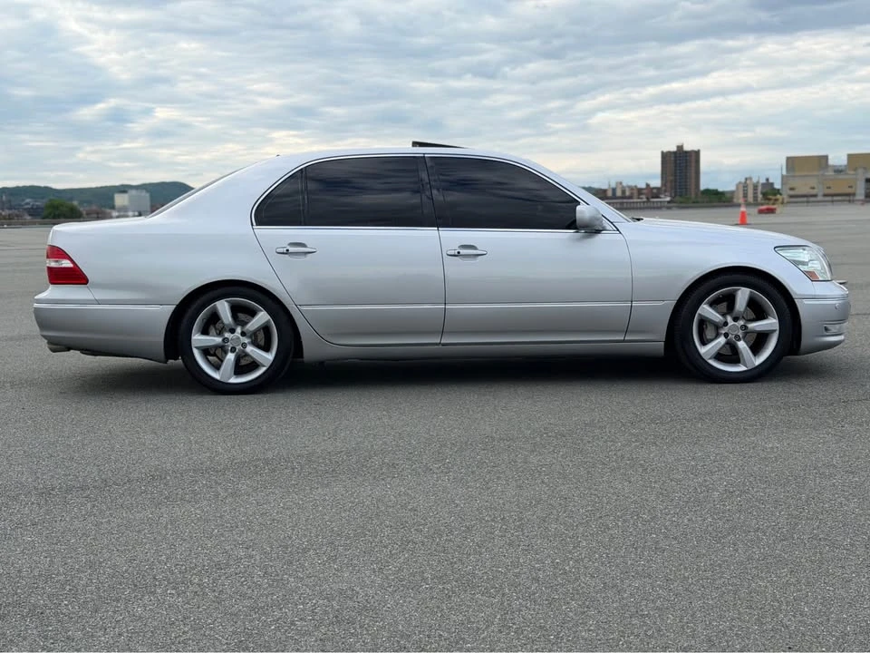 2004 Lexus LS 3rd Gen - Image 6 of 20