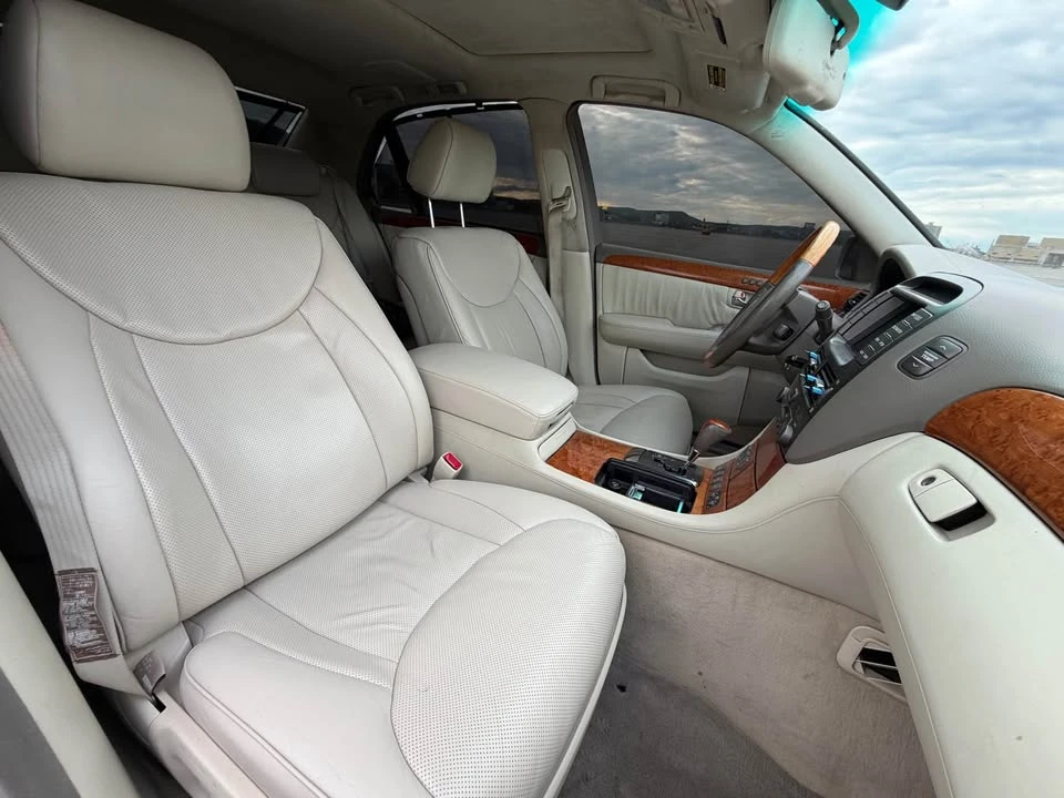 2004 Lexus LS 3rd Gen - Image 9 of 20