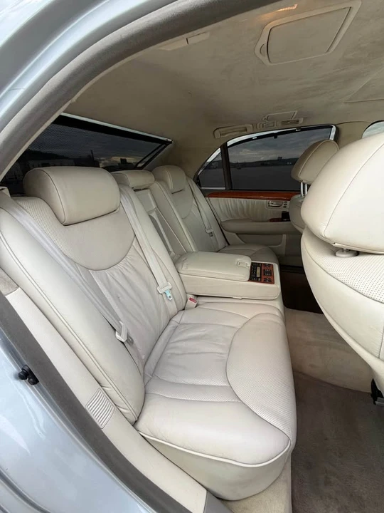2004 Lexus LS 3rd Gen - Image 11 of 20