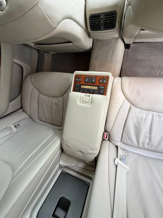 2004 Lexus LS 3rd Gen - Image 13 of 20