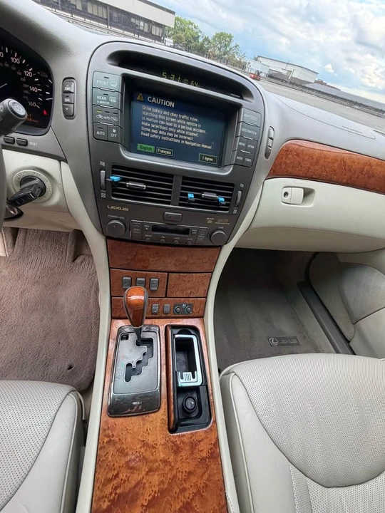 2004 Lexus LS 3rd Gen - Image 18 of 20