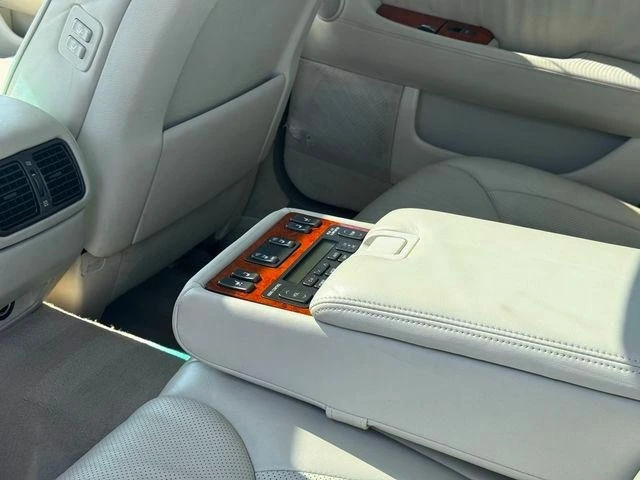2004 Lexus LS 3rd Gen - Image 11 of 20